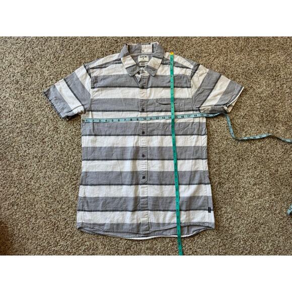 HURLEY Short Sleeve shirt, size Medium, Tailored Fit, Gray & white striped - Picture 5 of 9
